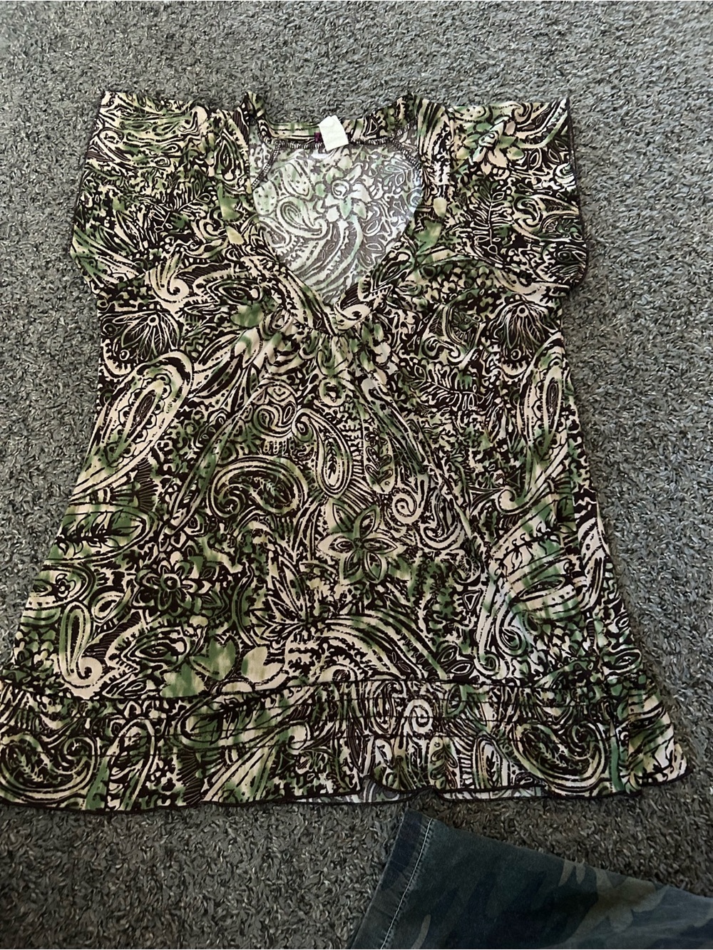 Women’s V-Neck Agenda Top - Green/Brown